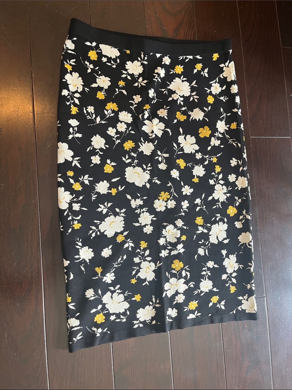 Ann Taylor Black Knit Pencil Skirt with White & Yellow Floral Print Boho Sz Med
